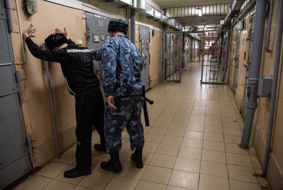 Быт пожизненно осужденных в россии: отчего заключенные сходят с ума