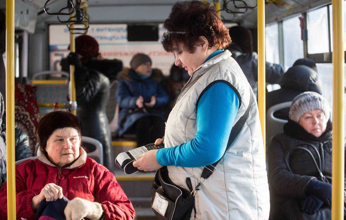 Льгота на автобус для пенсионеров: кому положены, как оформляется, есть ли отличия в регионах