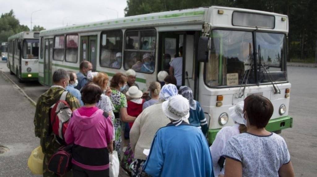 Льготы пенсионерам на проезд в общественном транспорте в 2022 году | юридические советы