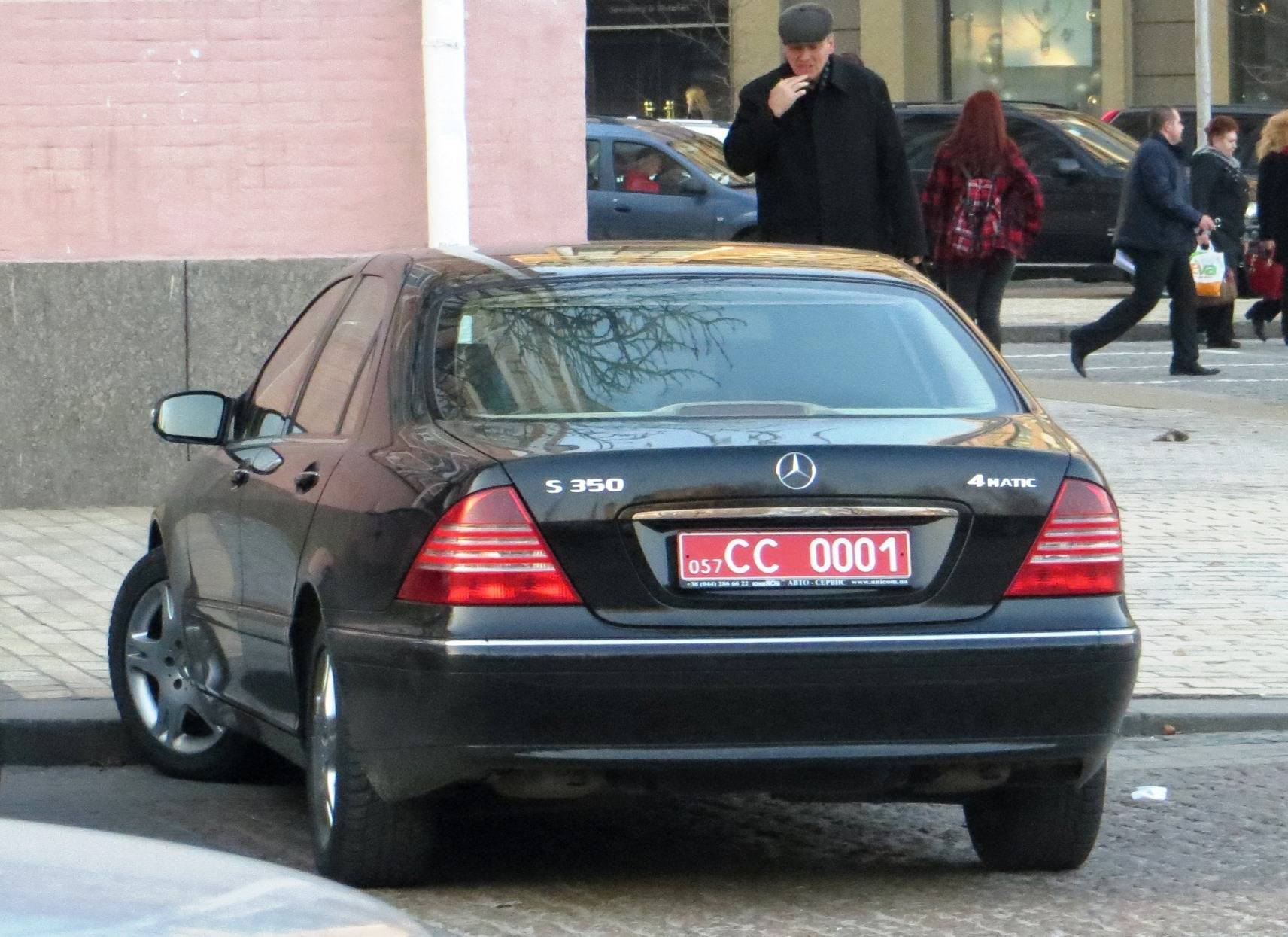 Красные номера на машине в россии - расшифровка и привелегии