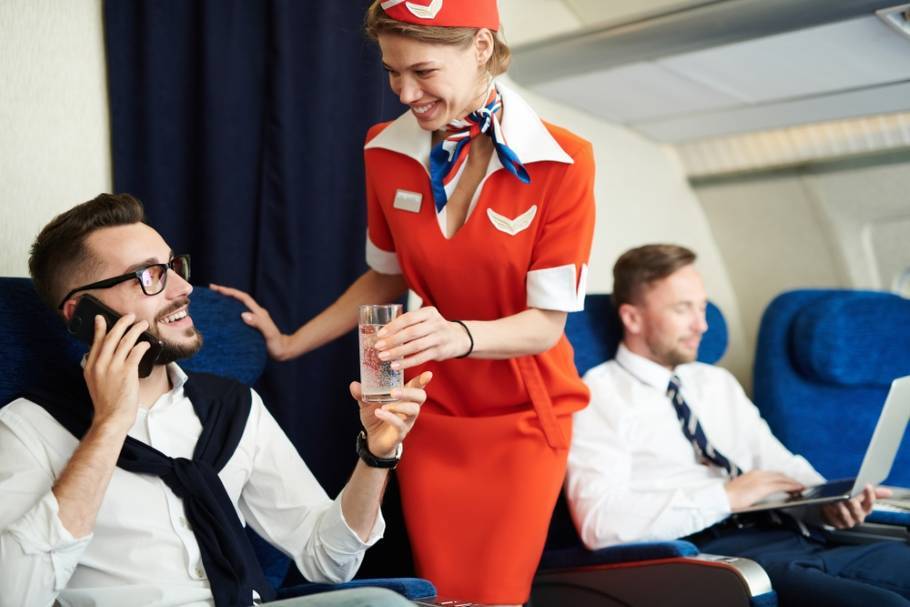 Как стать стюардессой и что для этого нужно