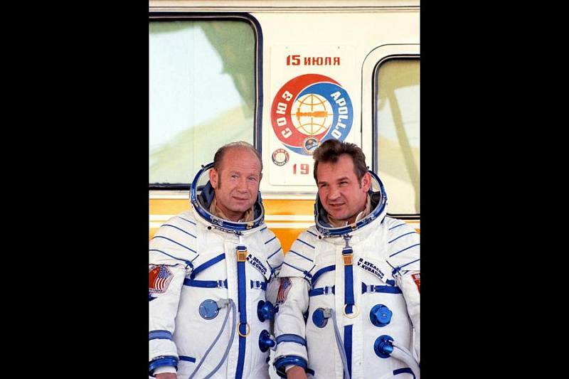 Космические деньги: какую зарплату получали американские и советские космонавты
