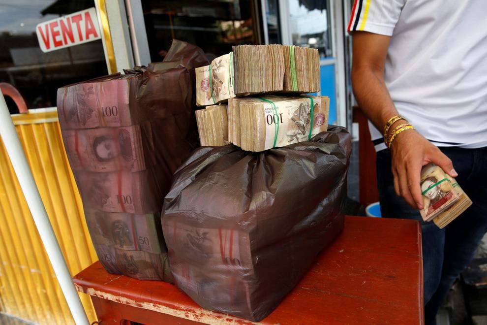 Венесуэла первой в мире выпустила национальную криптовалюту. в нее почти никто не верит