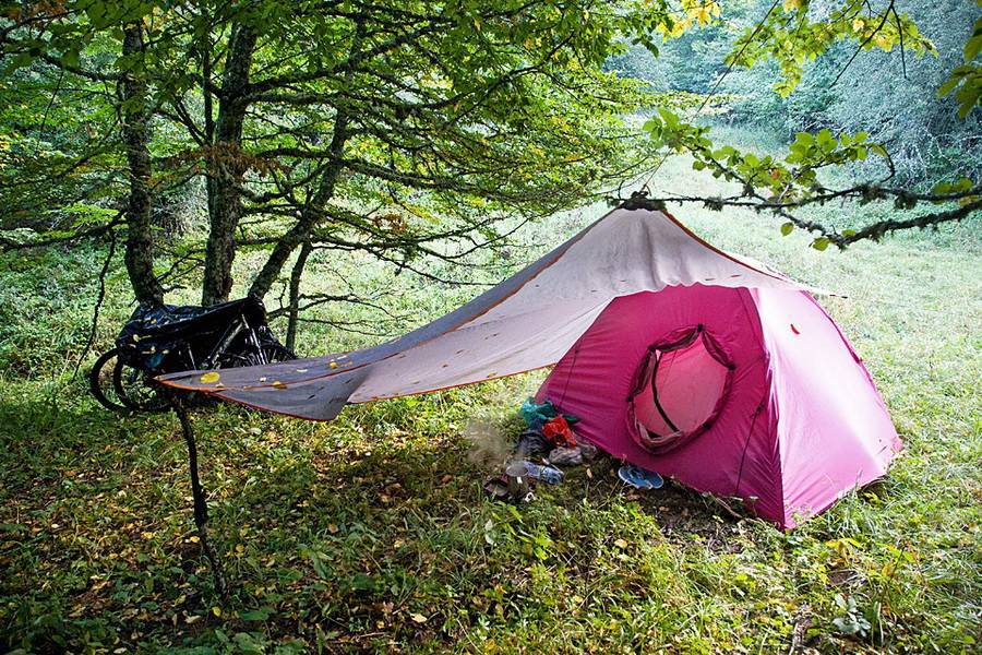 Как выбрать надежную туристическую палатку: важные моменты и обзор лучших товаров