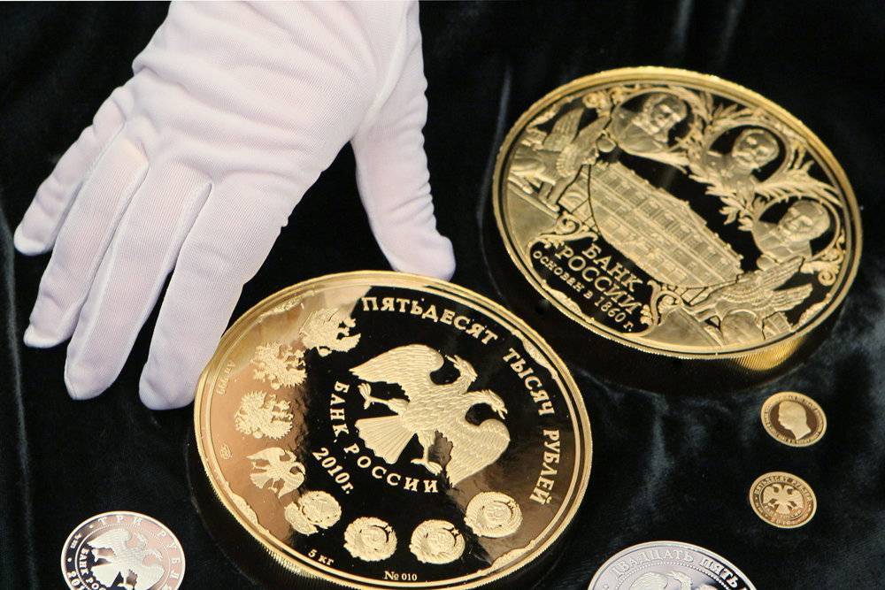 Лучшая инвестиционная монета. Монеты Сбербанка 2022. Золотые инвестиционные монеты. Памятные монеты из драгоценных металлов. Монеты из ценных металлов.