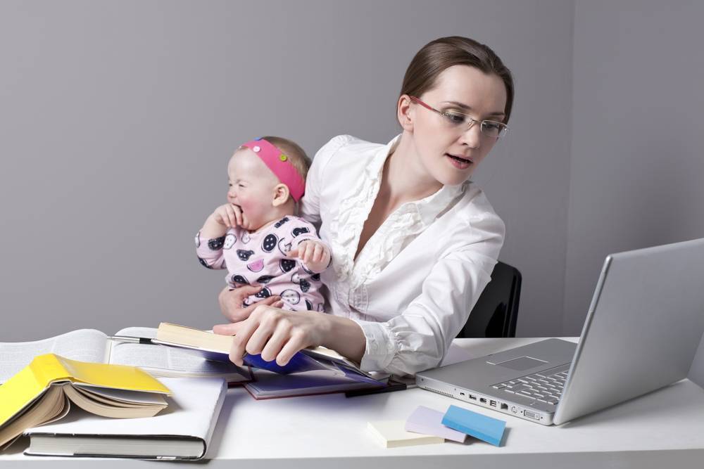 32 способа заработать в декрете маме: копирайтер, бухгалтер, стилист