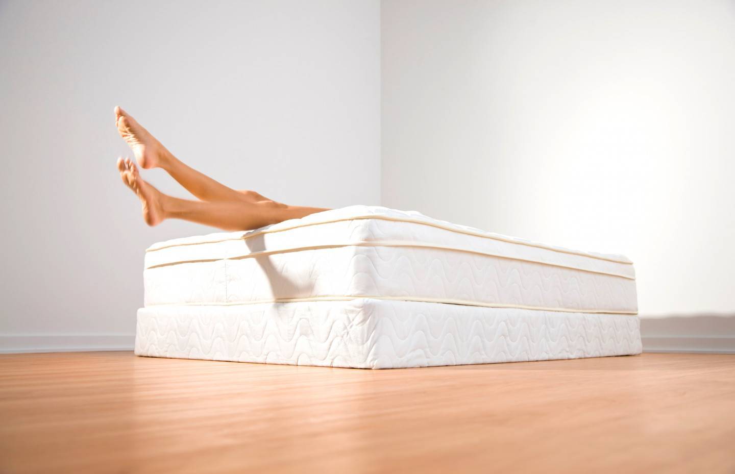 Как правильно выбрать матрас для двуспальной кровати: виды матрасов, какой лучше