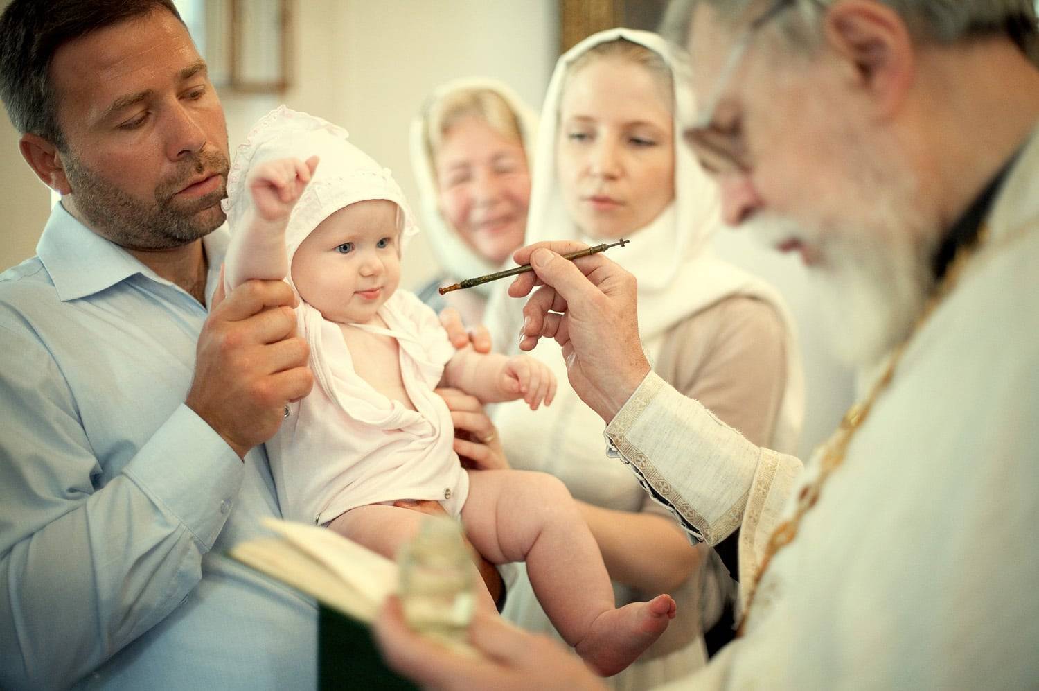 Может ли бабушка быть крестной у внука или внучки: ответственность крестных при крещении, можно ли в крестные ребенку взять дедушку, что должна бабушка (дедушка) сделать перед крещением