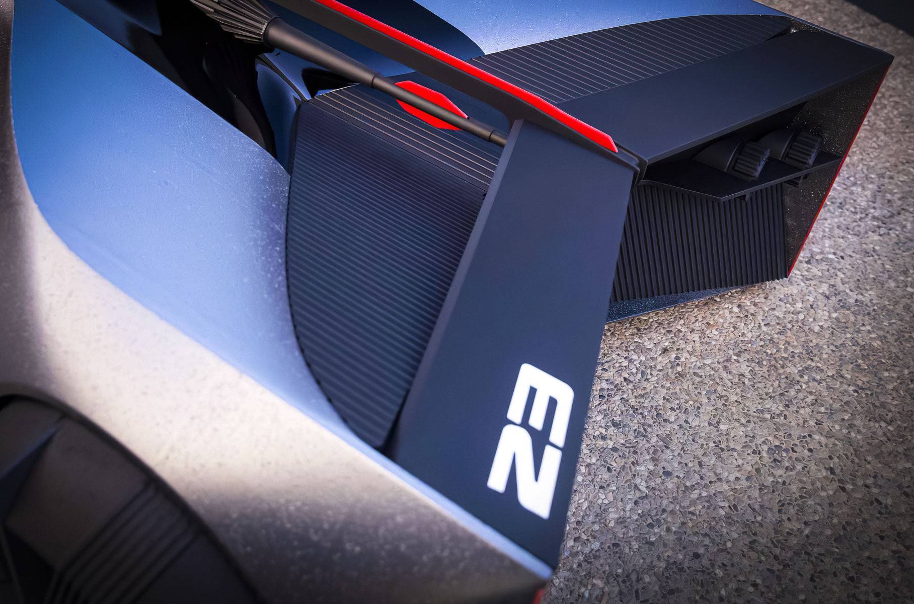 Nissan представил gt-r nismo 2022 года: больше карбона и новый цвет