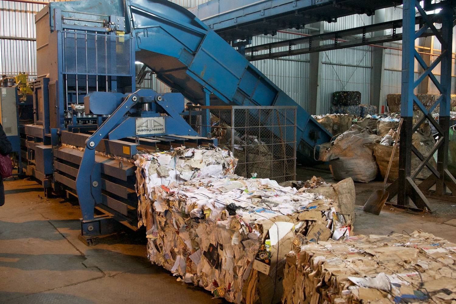 Завод по переработке мусора фото