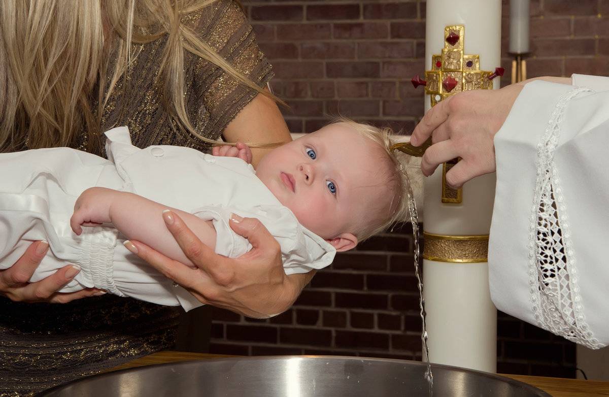 Кто может быть крестными, а кто нет. что говорит церковь: может быть крестным ребёнок, бывший муж, сестра или брат