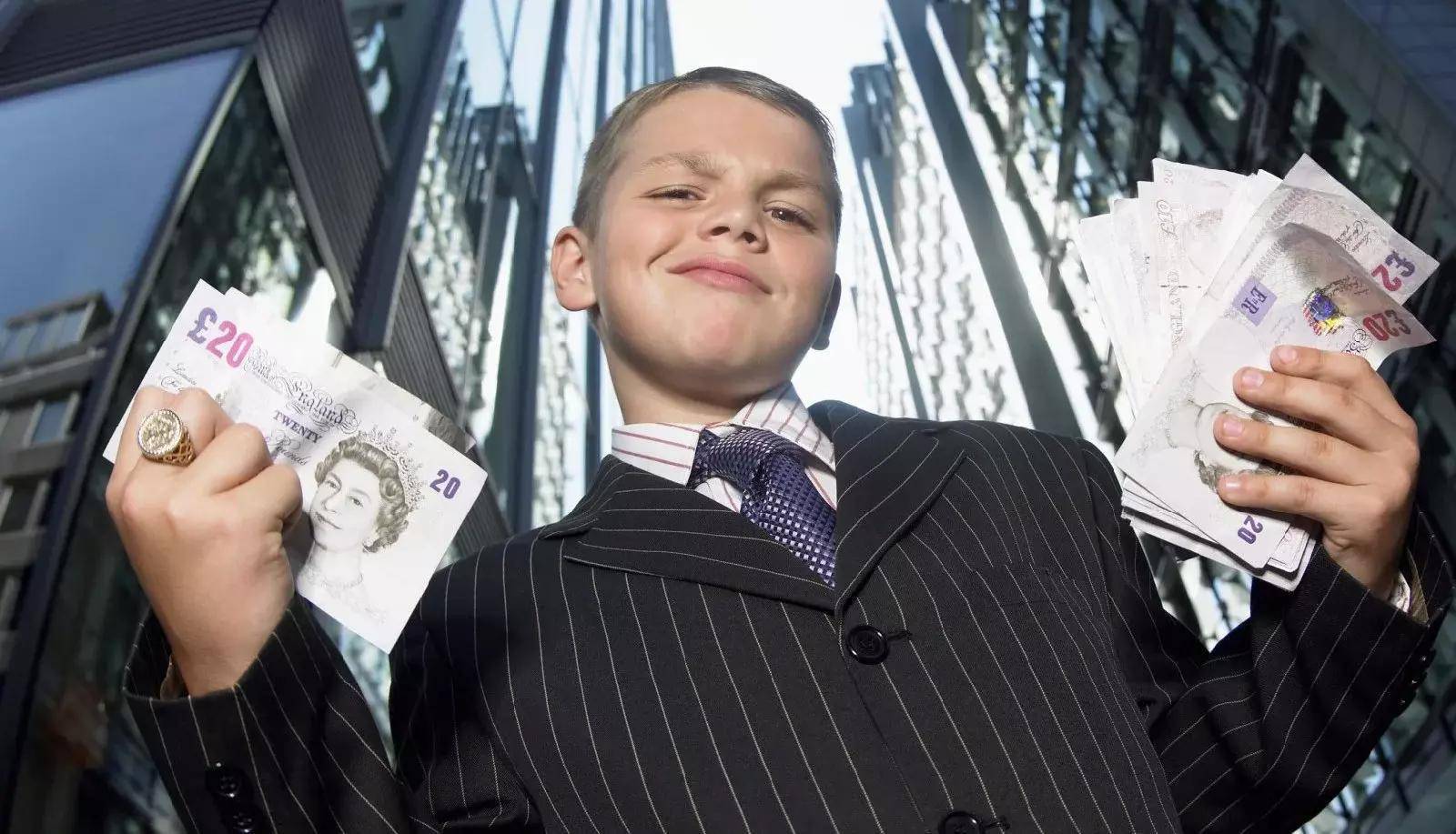 Миллионер поможет. Бизнесмен с деньгами. Богатый школьник. Богатый мальчик. Подросток с деньгами.